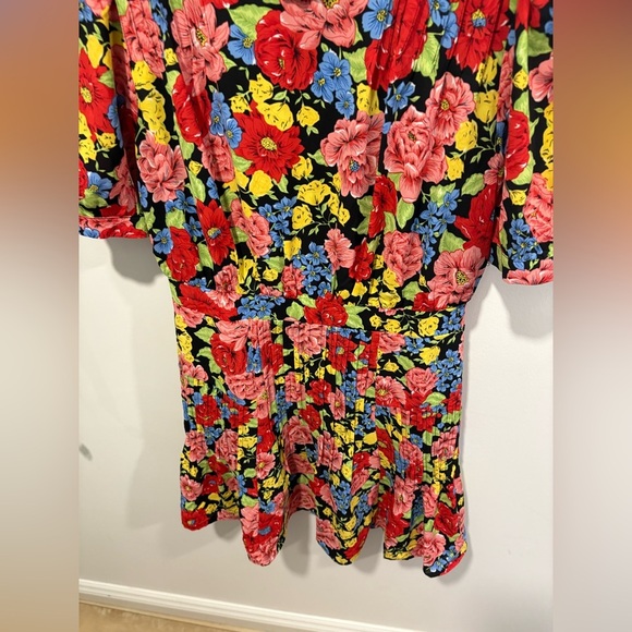 NWOT- BISCUIT FLORAL DRESS - Size M - Picture 5 of 8